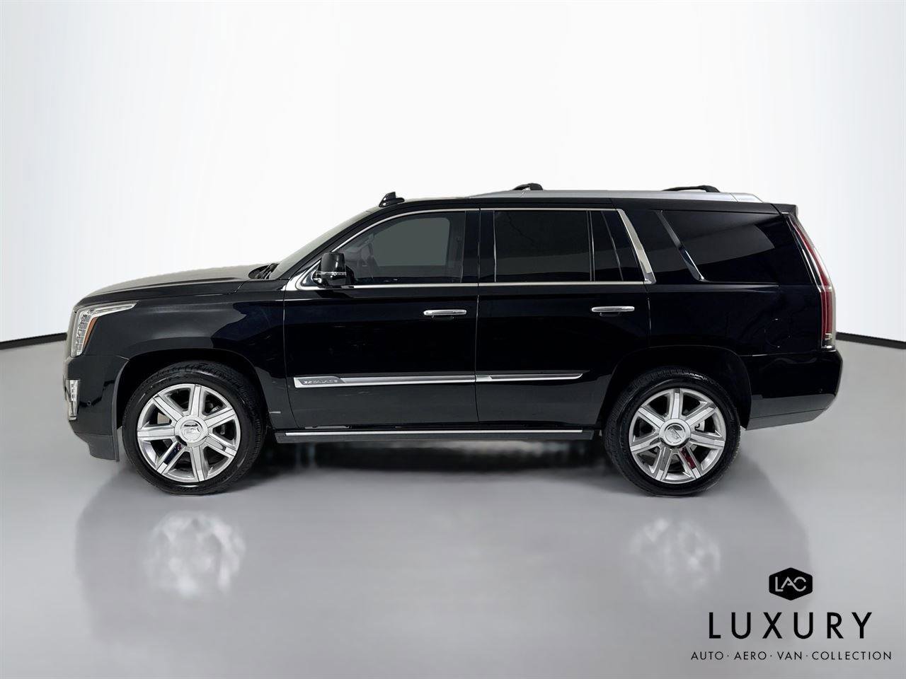Used 2018 Cadillac Escalade Premium Luxury AWD/4WD image 9