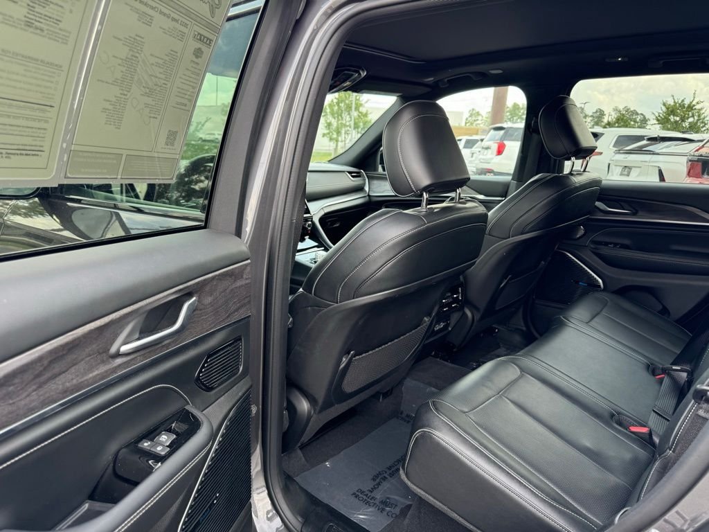 Used 2022 Jeep Grand Cherokee Overland AWD/4WD image 37