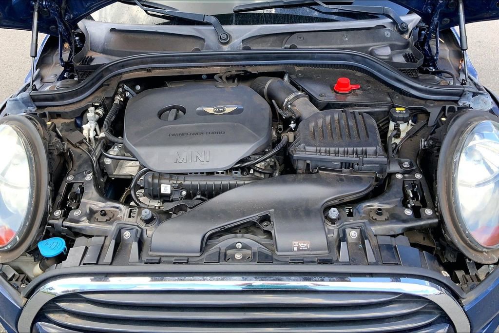 Used 2018 MINI Cooper 4-Door Hardtop image 9