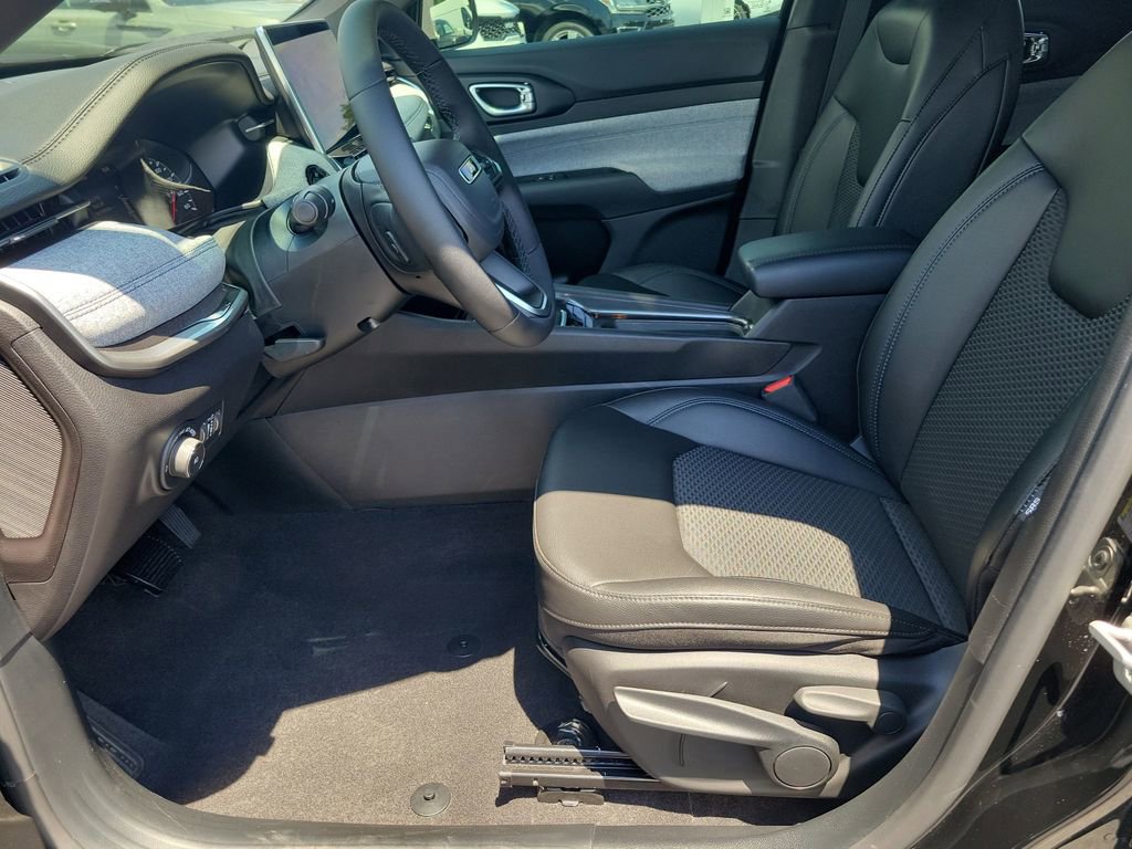 Used 2024 Jeep Compass Latitude AWD/4WD image 15