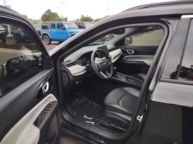 Used 2024 Jeep Compass Limited w/ Sun and Sound Group AWD/4WD image 6