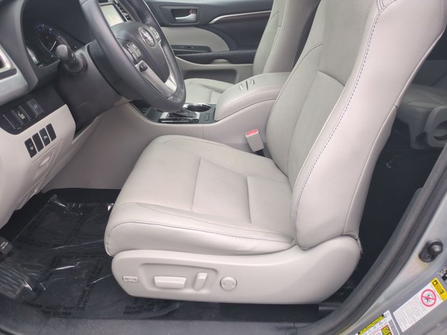 Used 2016 Toyota Highlander Limited AWD/4WD image 17