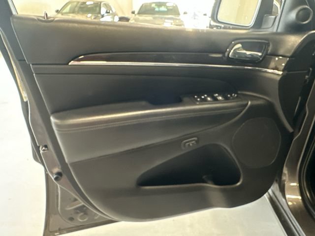 Used 2021 Jeep Grand Cherokee Overland AWD/4WD image 27