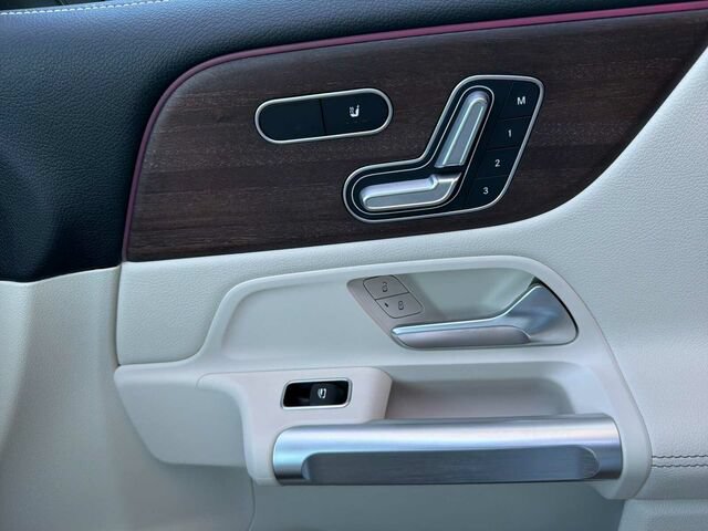 Certified 2023 Mercedes-Benz EQB 300 4MATIC w/ Exclusive Package image 22