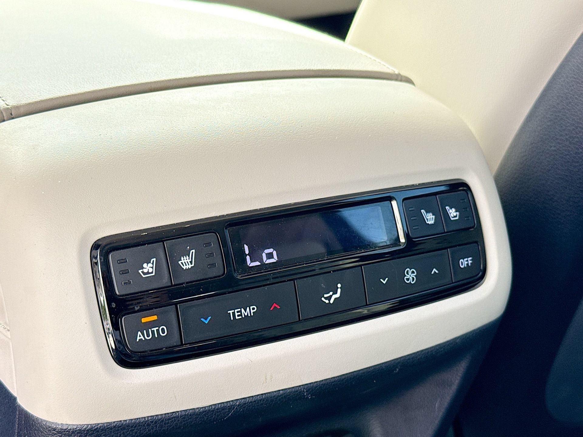 Used 2025 Hyundai Palisade Calligraphy FWD image 18