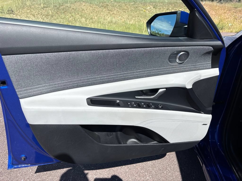 Used 2025 Hyundai Elantra Limited FWD image 10