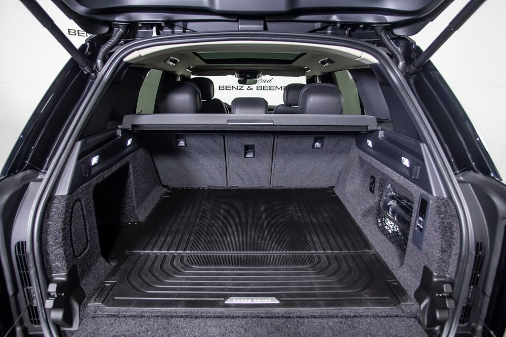 Used 2025 Land Rover Range Rover SE image 9