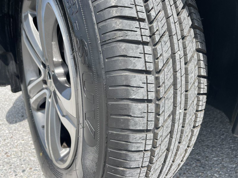 Used 2019 Mercedes-Benz GLC 350e 4MATIC w/ Premium Package image 24