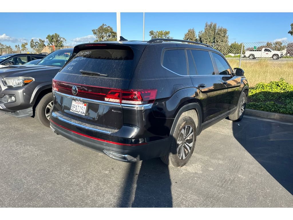 Used 2024 Volkswagen Atlas SE image 3