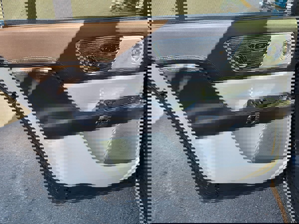 Used 2017 Lincoln Continental Black Label w/ Rear-seat Package image 22