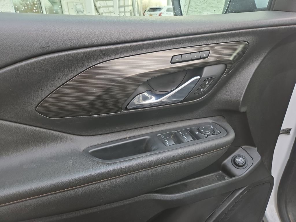 Used 2021 GMC Terrain SLT w/ Infotainment Package II image 10