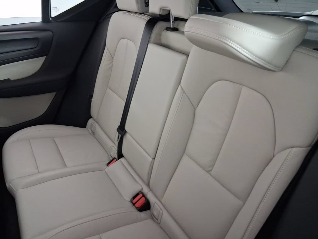 Certified 2023 Volvo XC40 B5 Ultimate w/ Climate Package AWD/4WD image 15