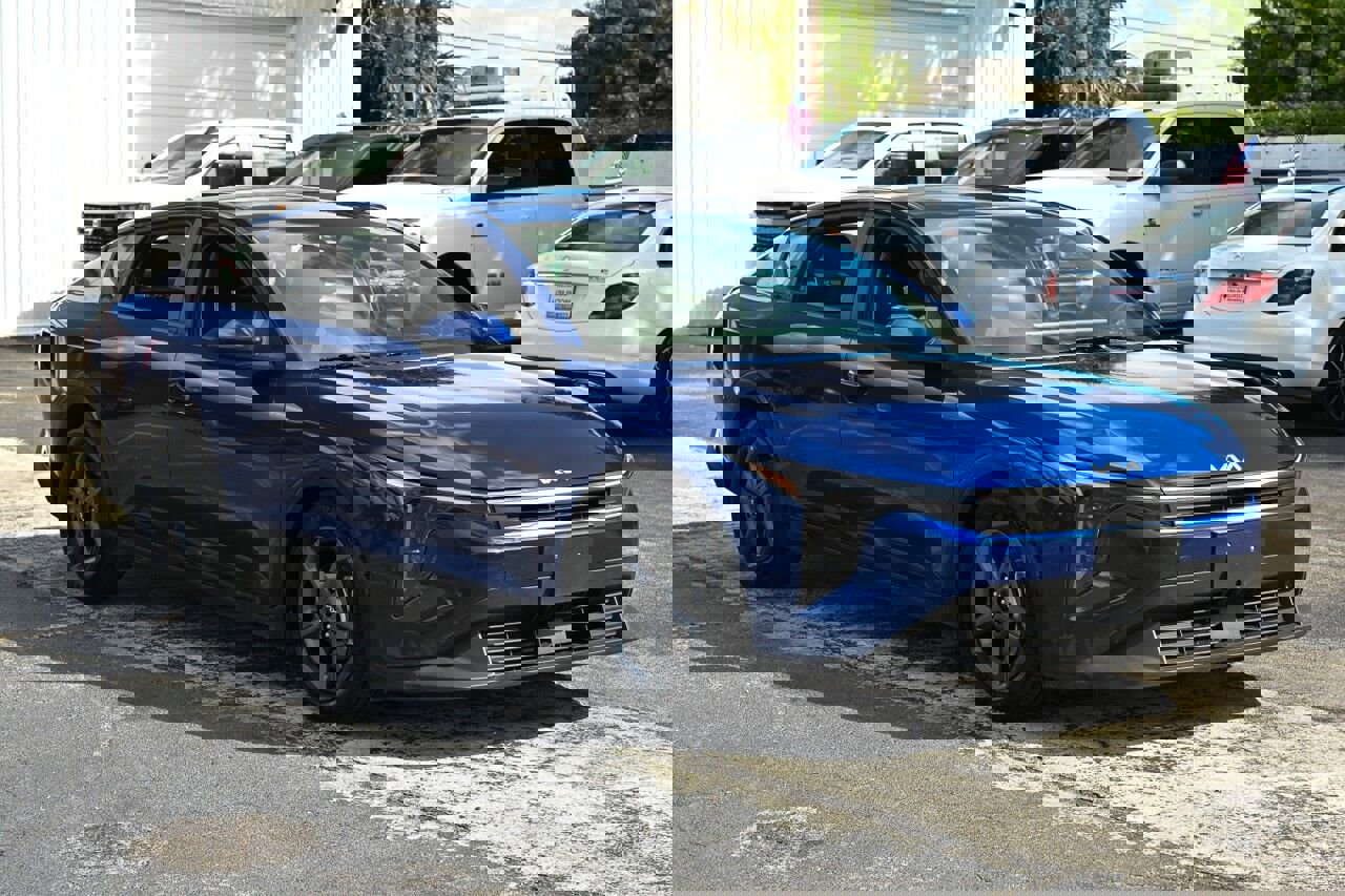 Used 2025 Kia K4 LXS image 1