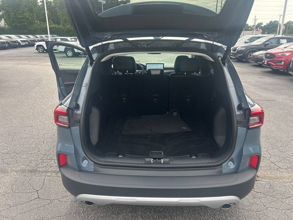 Used 2023 Ford Escape Platinum w/ Premium Technology Package AWD/4WD image 27