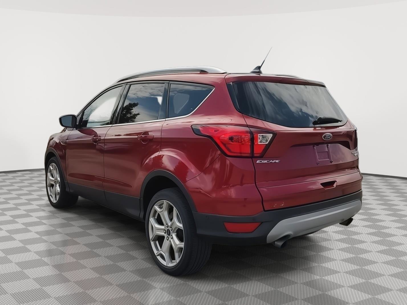 Used 2019 Ford Escape Titanium AWD/4WD image 28