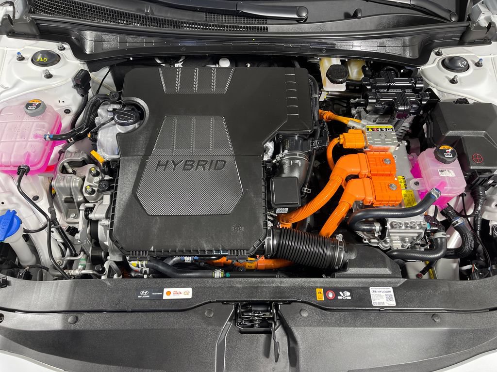 Certified 2026 Hyundai Elantra Hybrid FWD image 9