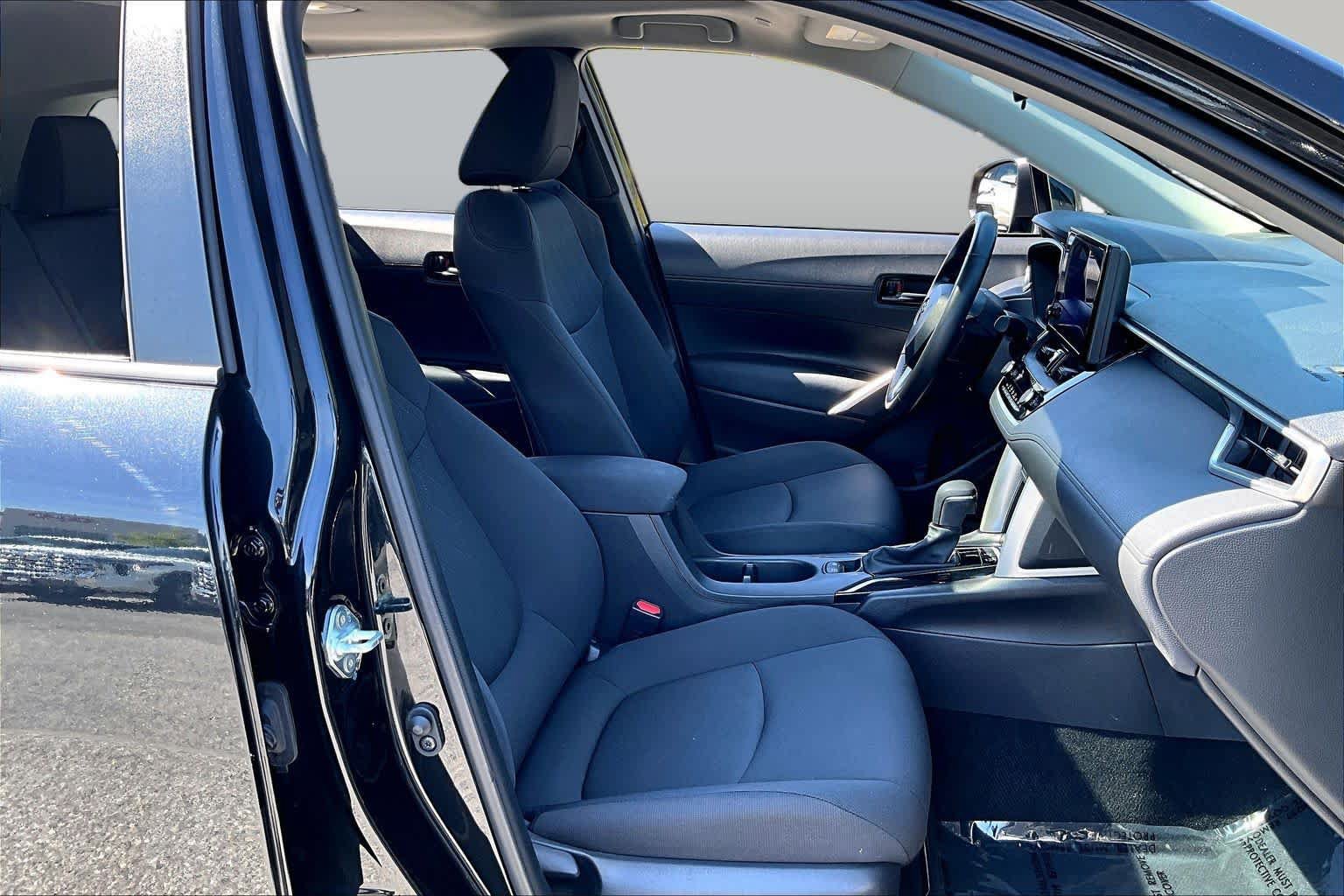 Used 2023 Toyota Corolla Cross LE w/ Moonroof Package FWD image 9