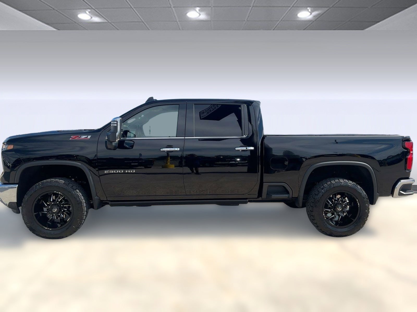 Used 2024 Chevrolet Silverado 2500 LTZ w/ LTZ Plus Package image 2