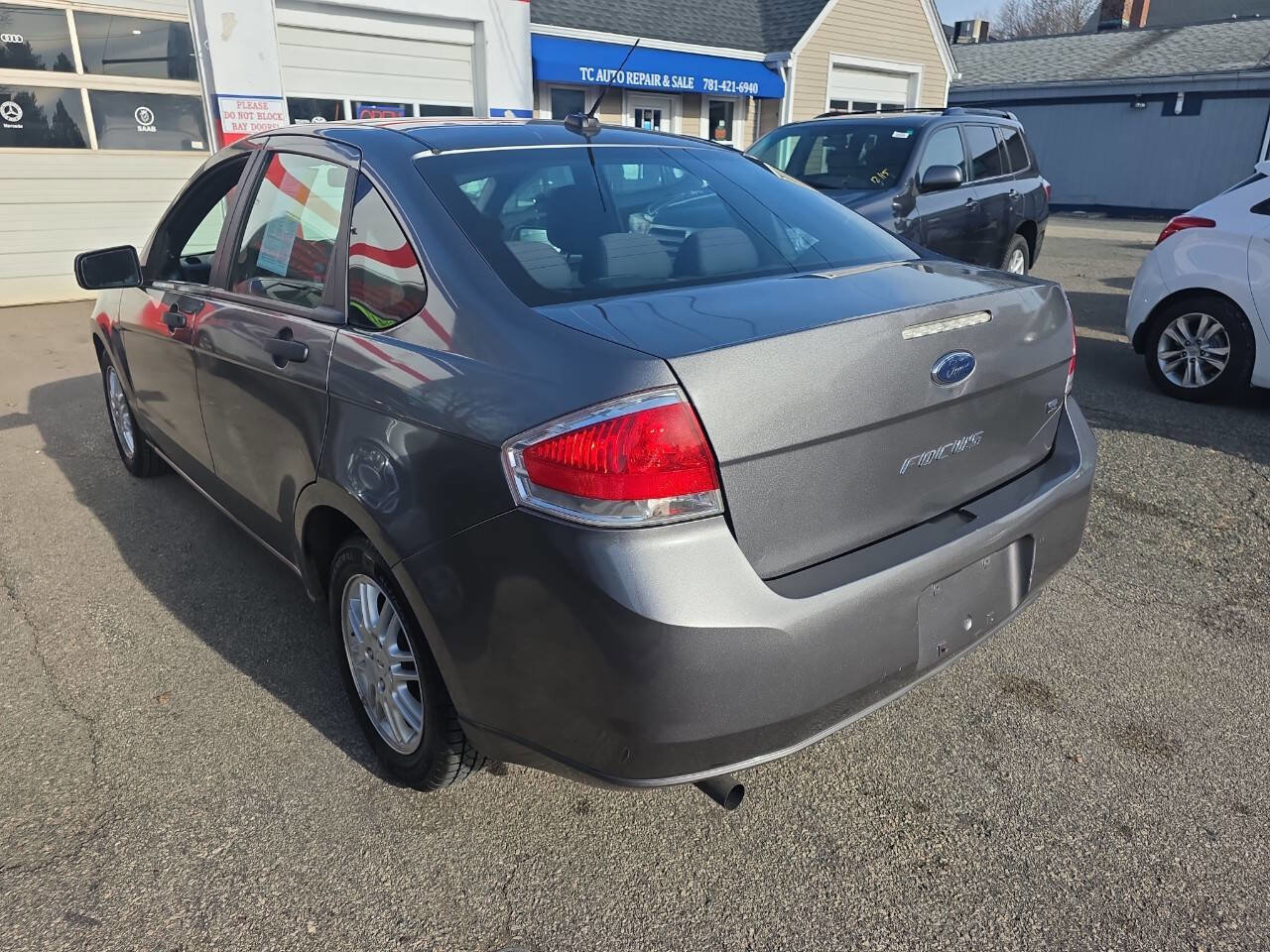 Used 2010 Ford Focus SES image 5