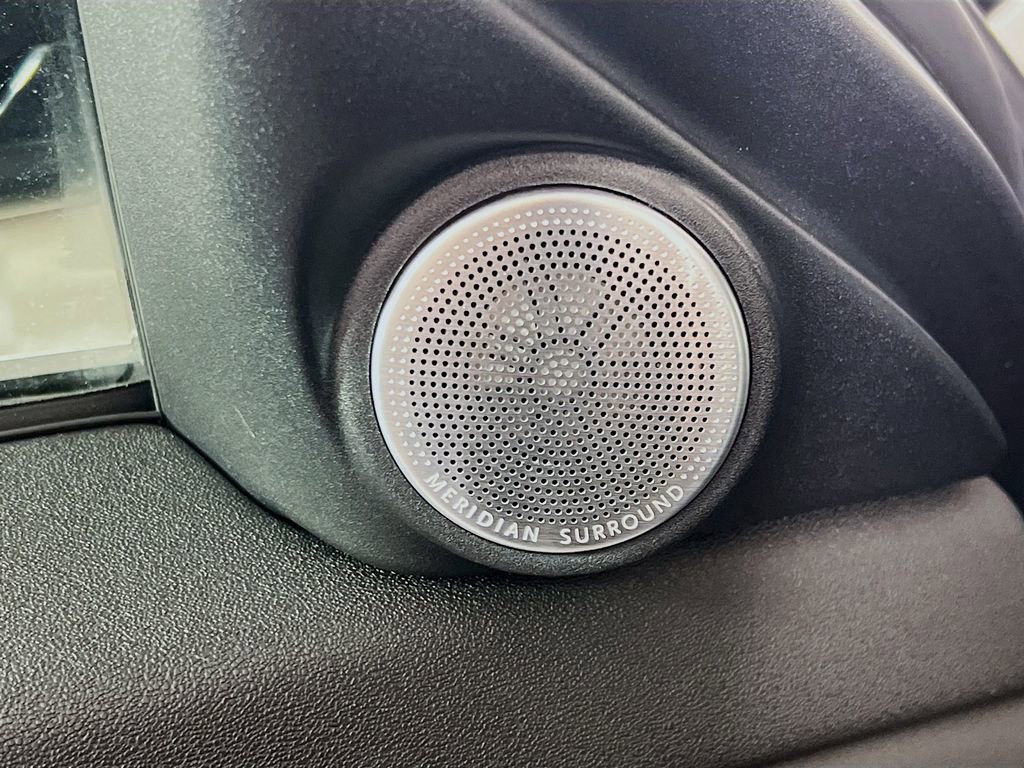 Certified 2025 Land Rover Range Rover Evoque Dynamic SE image 19