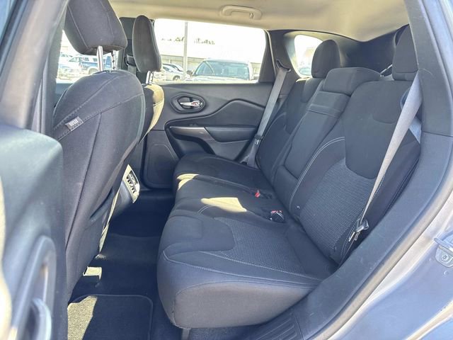 Used 2019 Jeep Cherokee Latitude w/ Popular Appearance Group image 19