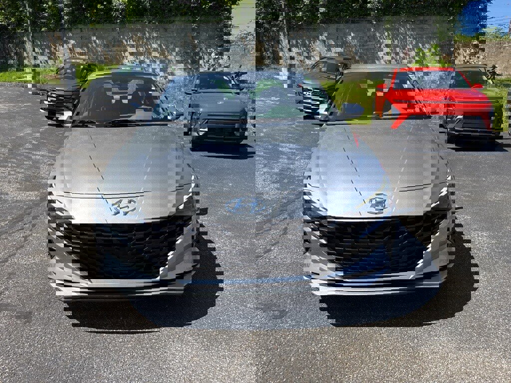 Used 2023 Hyundai Elantra SEL image 2