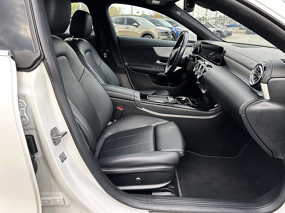 Used 2025 Mercedes-Benz CLA 250 4MATIC image 20
