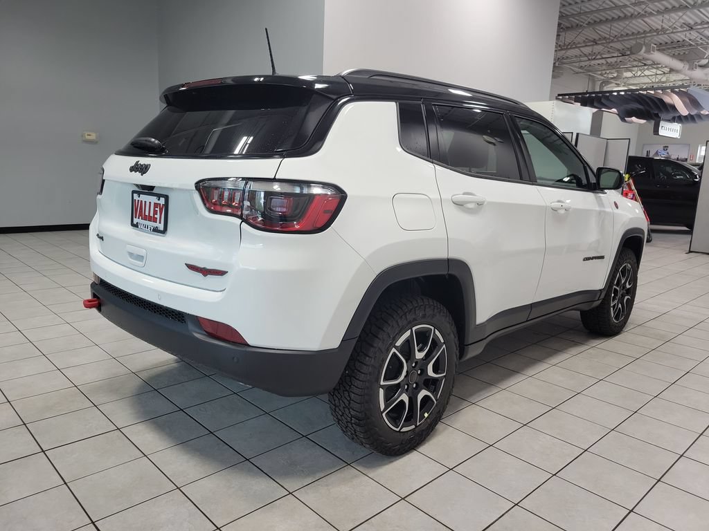 New 2026 Jeep Compass Trailhawk w/ Sun, Sound & Navigation Group AWD/4WD image 7