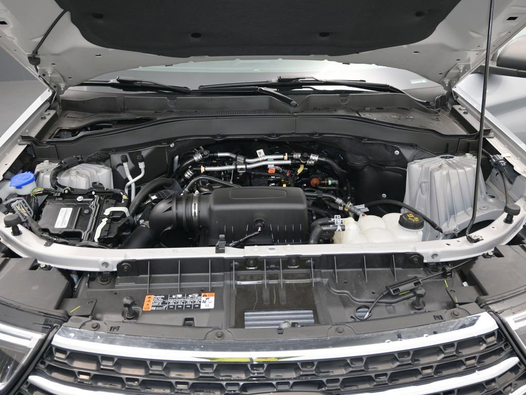 Used 2024 Ford Explorer XLT image 12