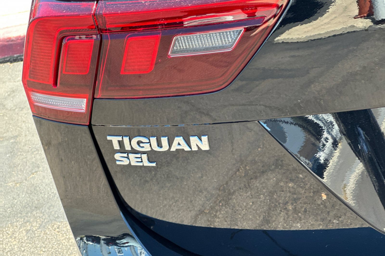 Used 2020 Volkswagen Tiguan SEL FWD image 28