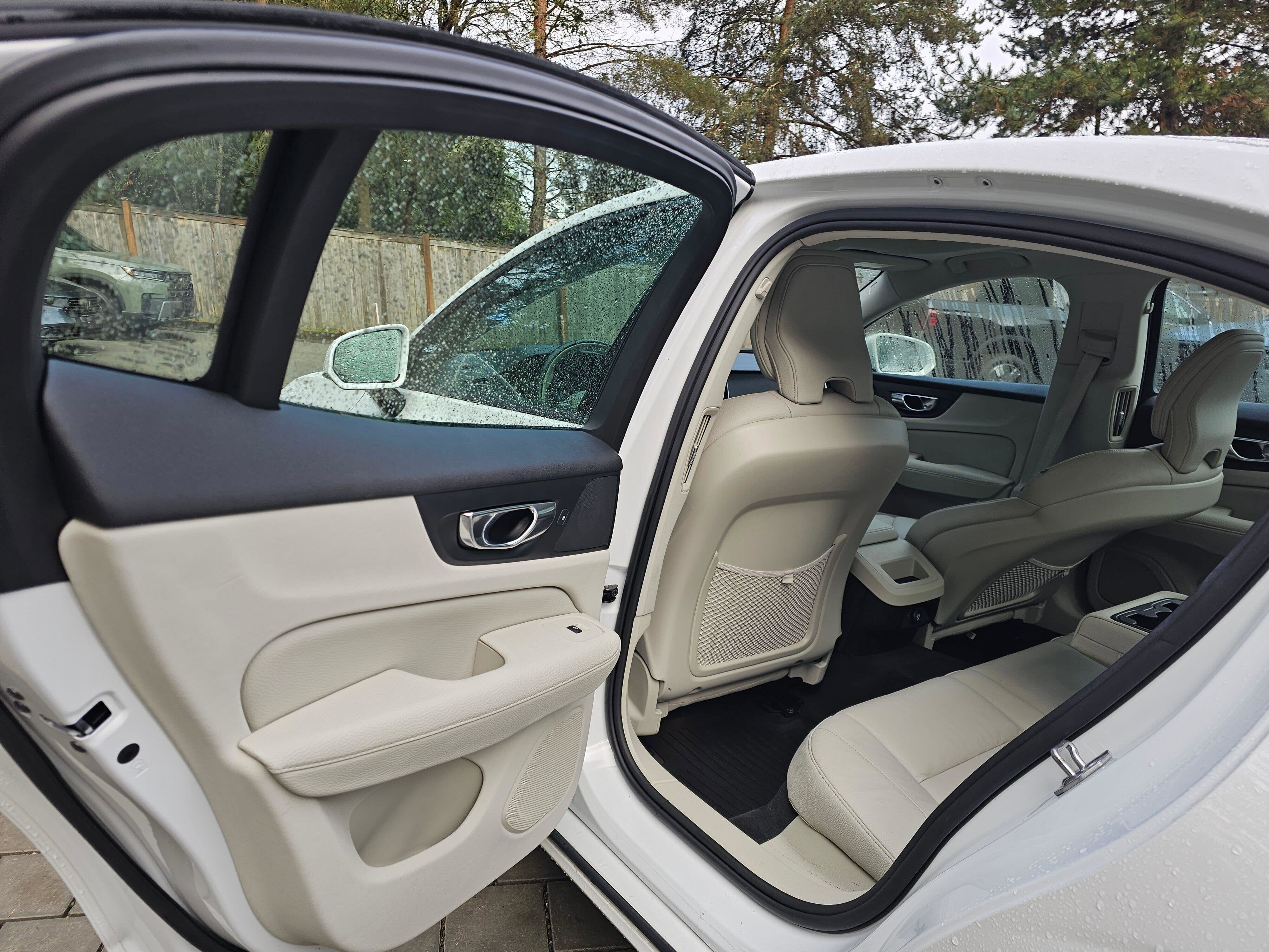 Used 2020 Volvo S60 T5 Momentum FWD image 15