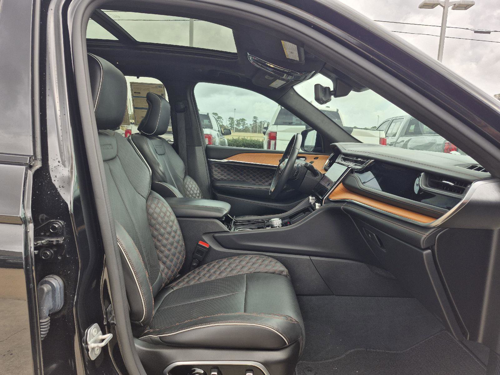 Used 2023 Jeep Grand Cherokee Summit image 32