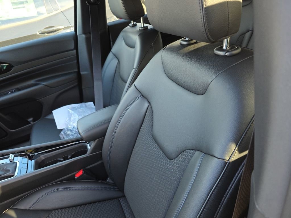 New 2026 Jeep Compass Latitude image 9