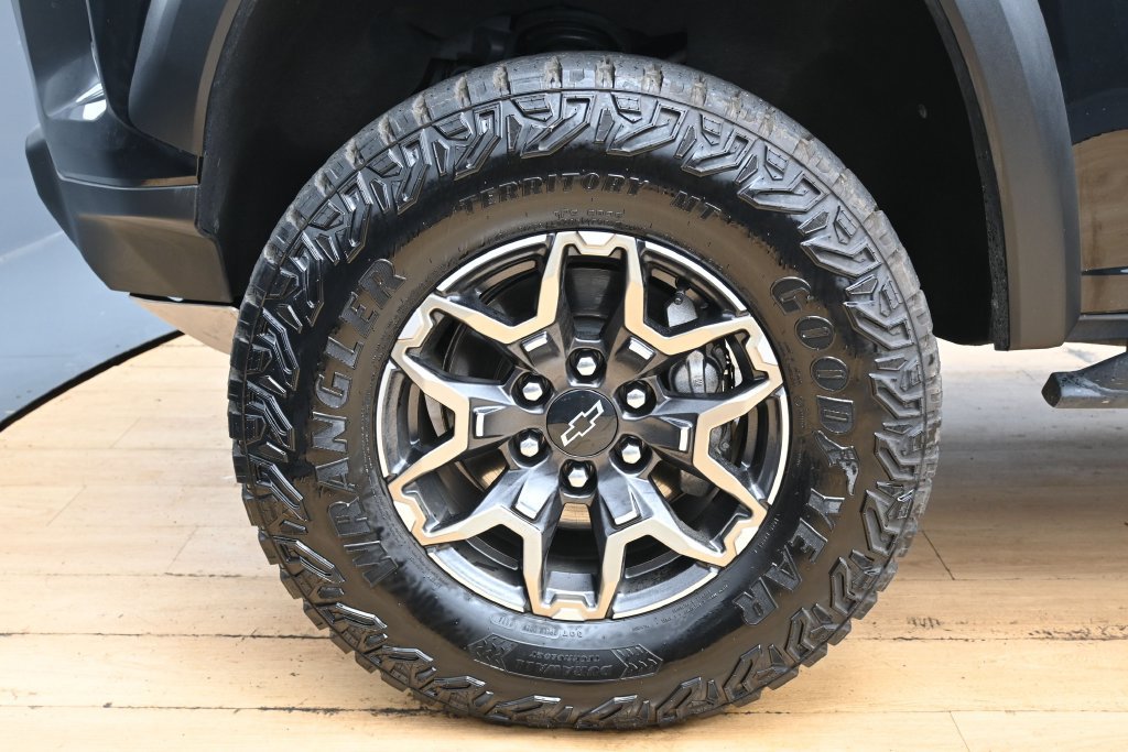 Used 2024 Chevrolet Colorado ZR2 w/ Technology Package AWD/4WD image 13
