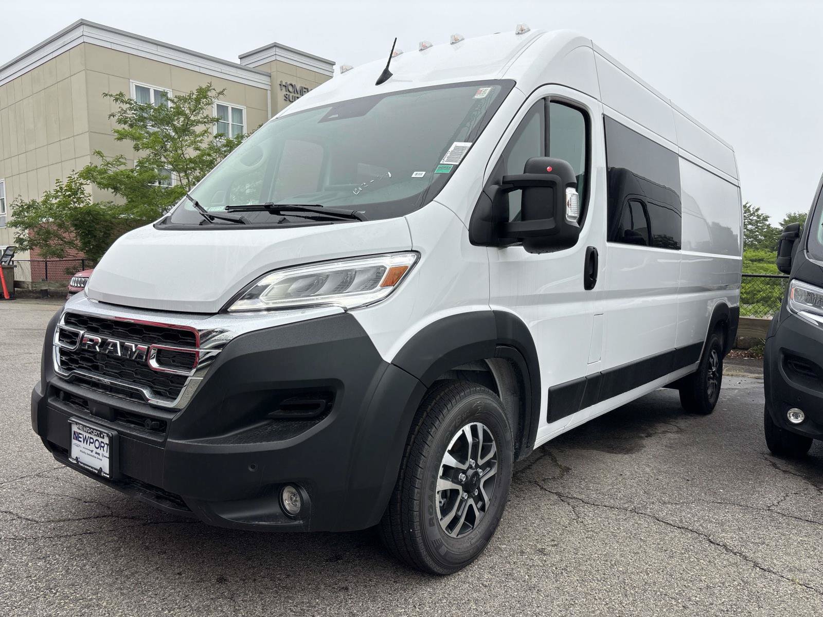 New 2026 RAM ProMaster 2500 w/ Crew Van Package FWD image 2
