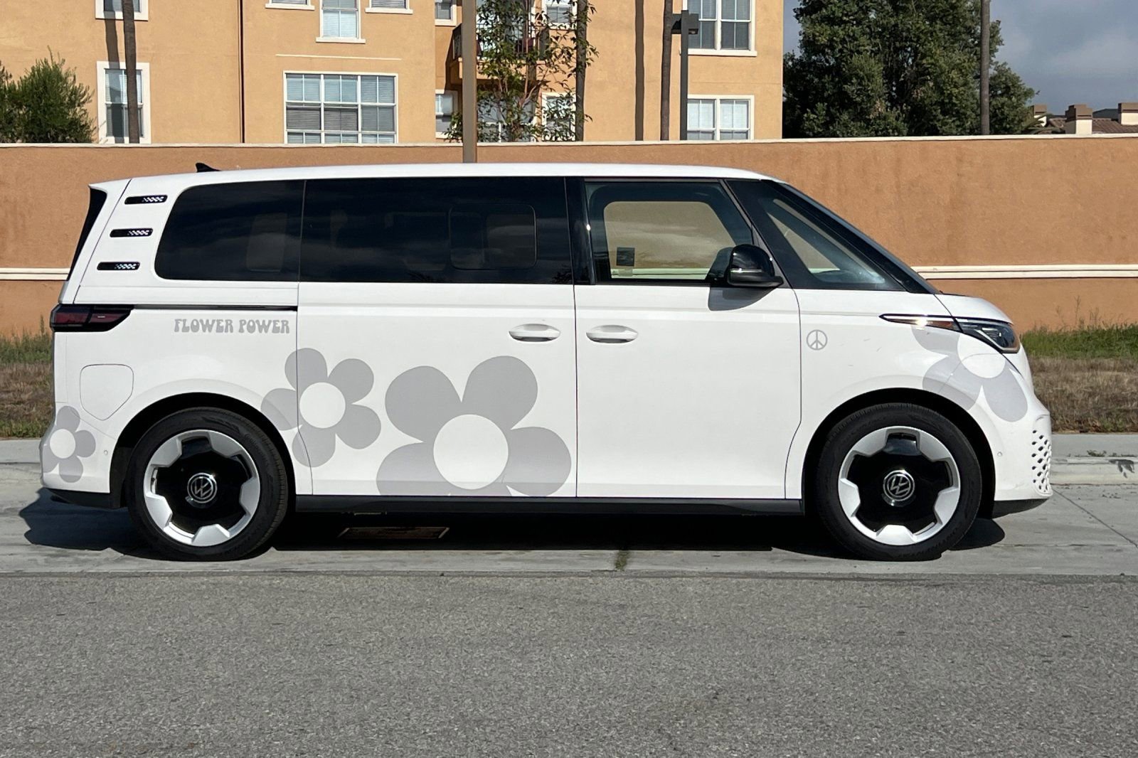 New 2025 Volkswagen ID. Buzz Pro S RWD image 3