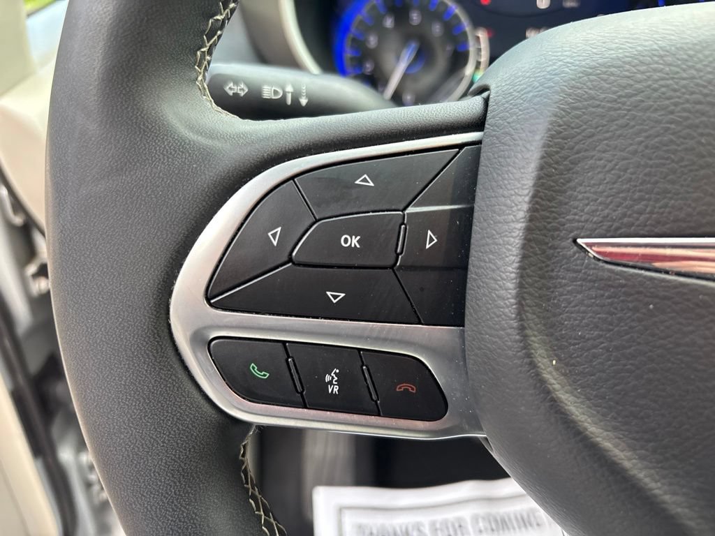 Used 2024 Chrysler Pacifica Touring-L FWD image 22