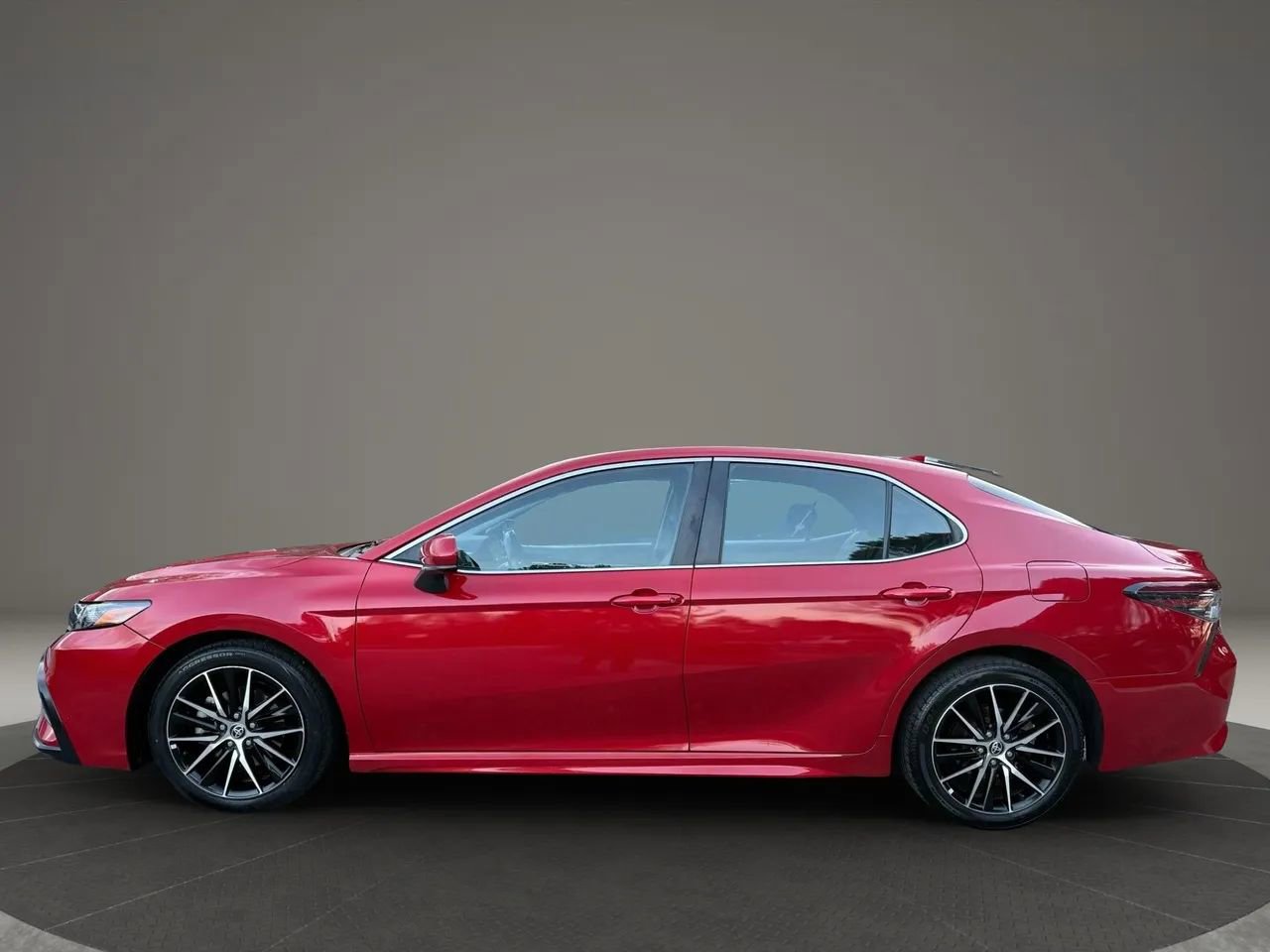 Used 2021 Toyota Camry SE image 8