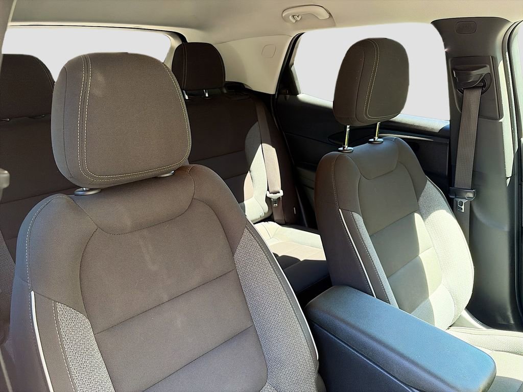 Used 2021 Chevrolet TrailBlazer LT w/ Convenience Package FWD image 28