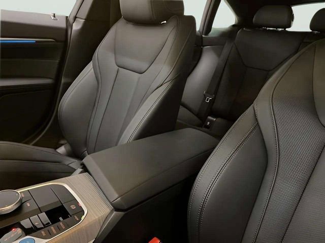 Used 2025 BMW i4 xDrive40i w/ Parking Assistance Package image 9