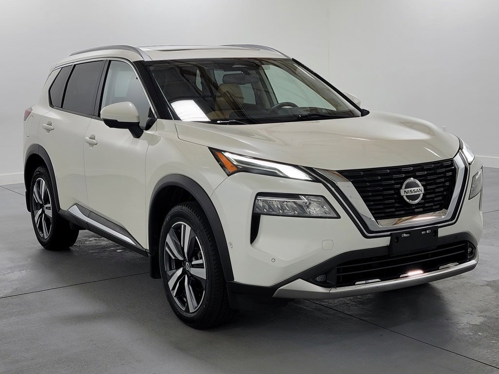 Used 2021 Nissan Rogue Platinum FWD image 2