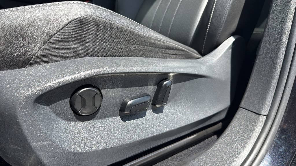 Used 2022 Volkswagen Tiguan SE R-Line AWD/4WD image 16