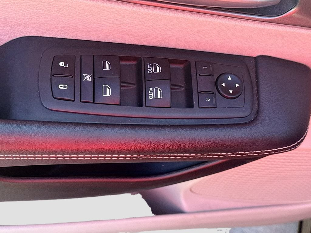 Used 2024 Chrysler Pacifica Touring-L FWD image 18