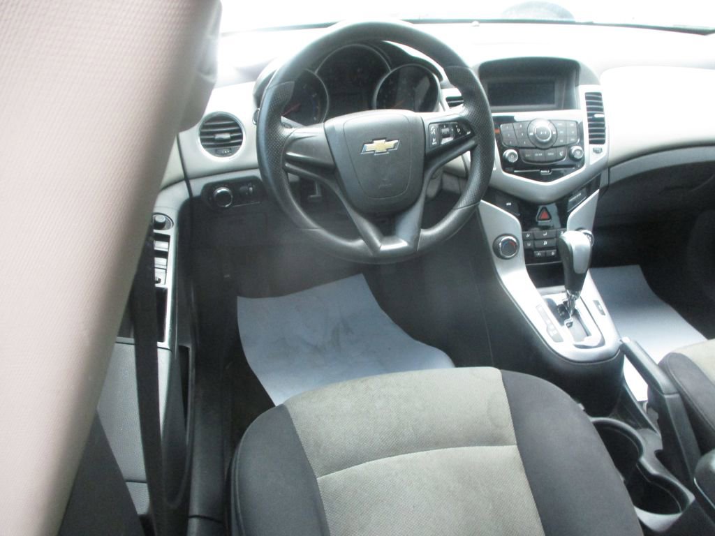 Used 2015 Chevrolet Cruze LS image 8