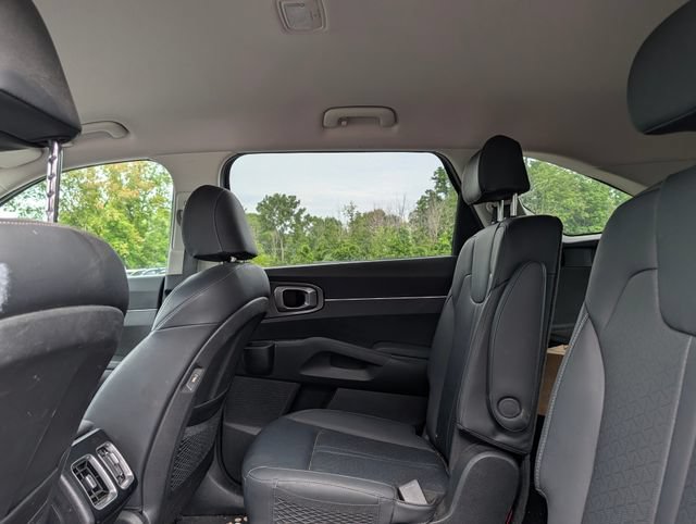Used 2023 Kia Sorento EX AWD/4WD image 16