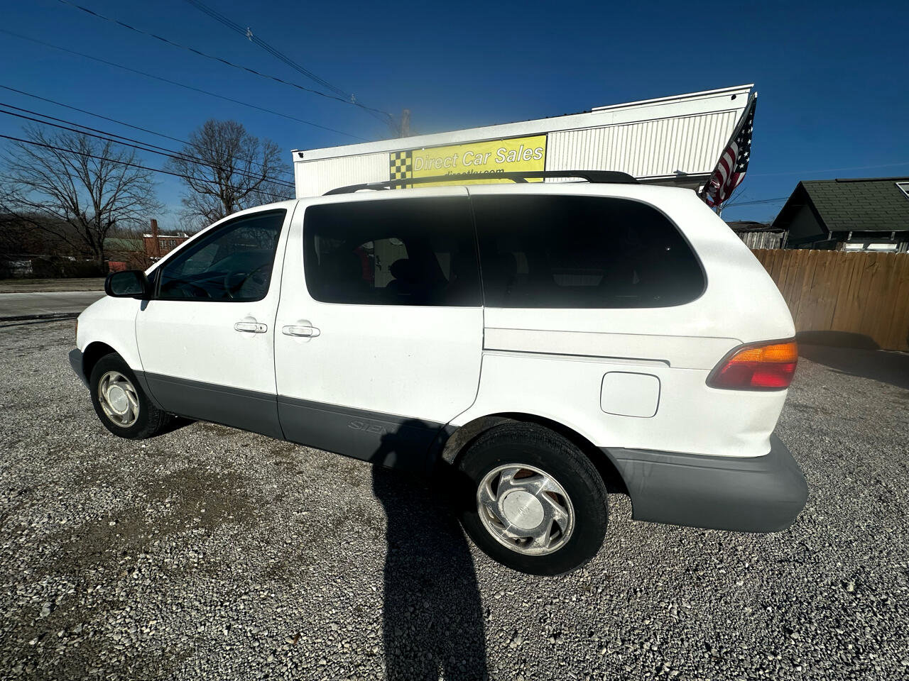 Used 1998 Toyota Sienna LE image 2