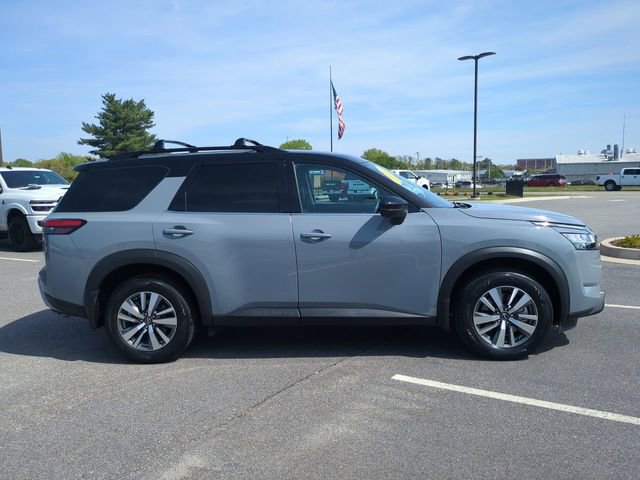 Used 2023 Nissan Pathfinder SL image 3