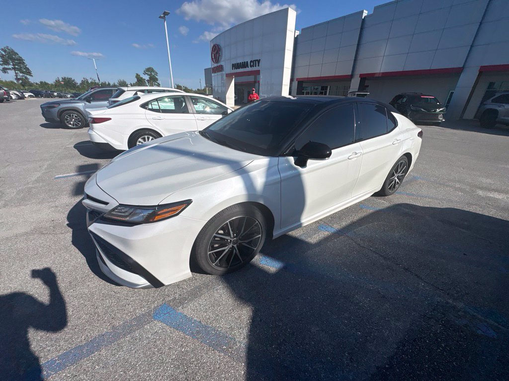 Used 2023 Toyota Camry XSE FWD image 4