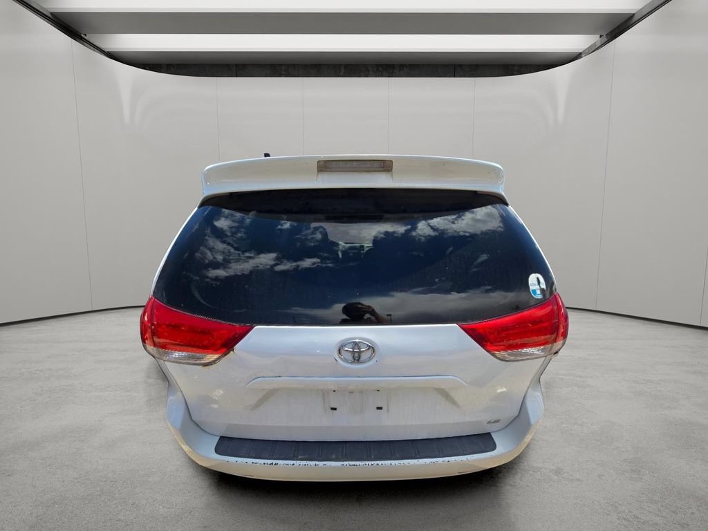Used 2013 Toyota Sienna LE FWD image 8