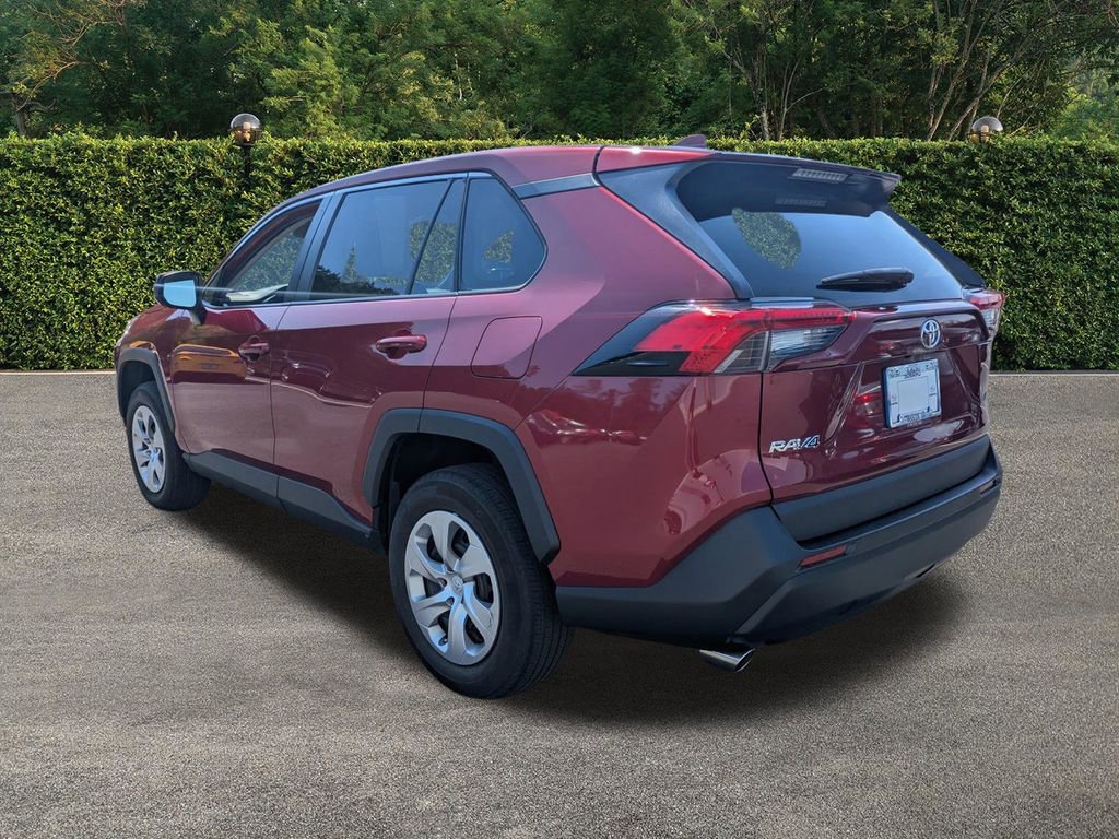 Used 2022 Toyota RAV4 LE image 6